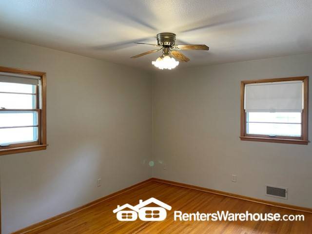 Building Photo - 931 Scheffer Ave