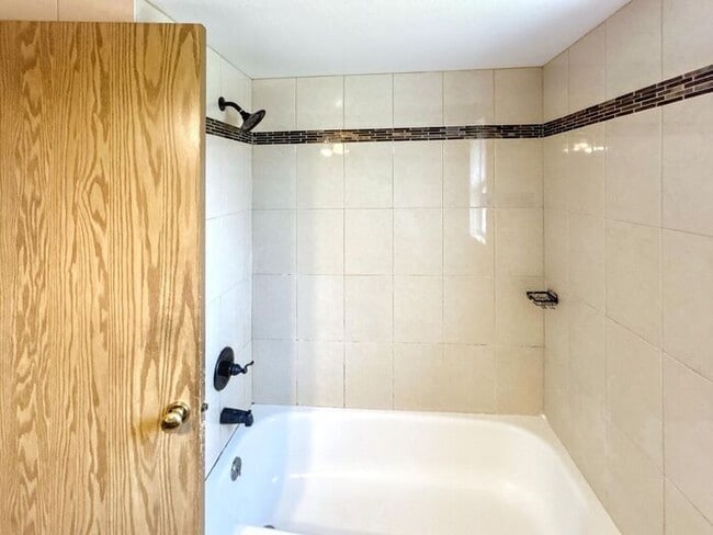 Building Photo - Beautiful 4 bed & 2 bath home in Kent WA!!