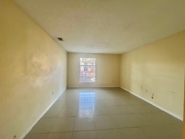 Building Photo - 4002 Versailles Dr