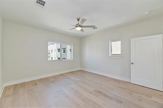 Building Photo - 2827 Manor Rd