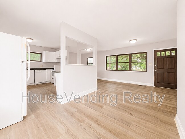 Building Photo - 2324 Grove St