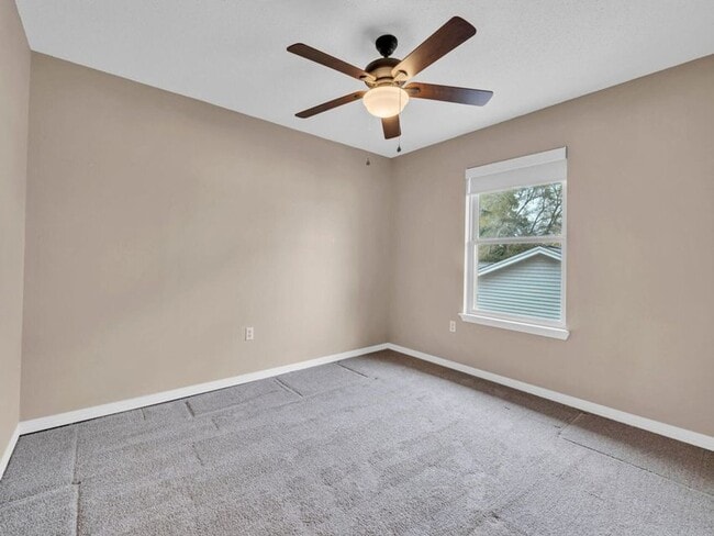 Building Photo - Waterfront Home in Niceville on the Bay wi...