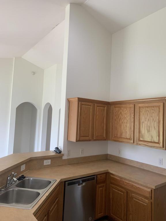 Building Photo - 172 Zinnia Dr
