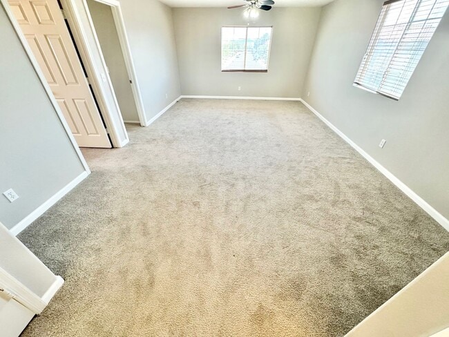 Building Photo - LIMITED TIME ONLY: $500 OFF 2ND MONTH'S RENT -MOVE IN W/IN TWO WEEKS TO TAKE ADVANTAGE of this Be...