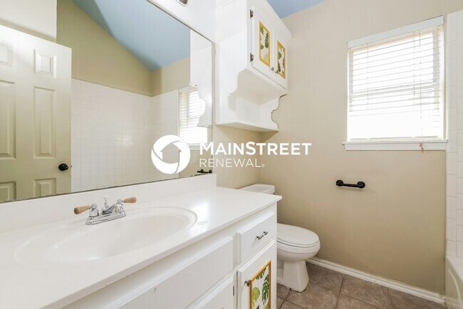 Building Photo - 3 Bedroom Pet-Friendly Home in Edmond, OK with Main Street Renewal