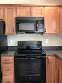 New microwave and stove - 2312-A Belle Ave NE