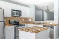 Building Photo - Carriage Place Square