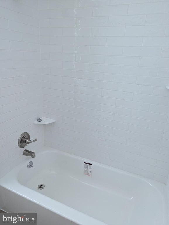Building Photo - 449 Roslyn Ave