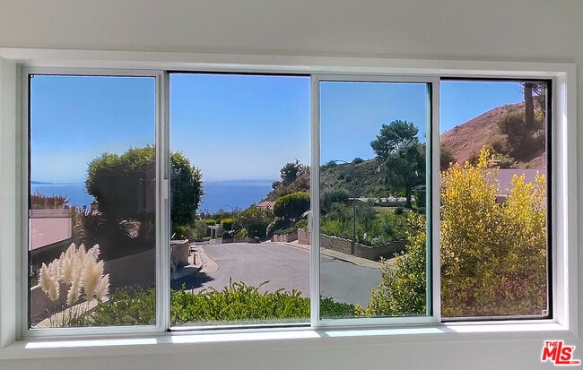 Building Photo - 1054 Enchanted Way