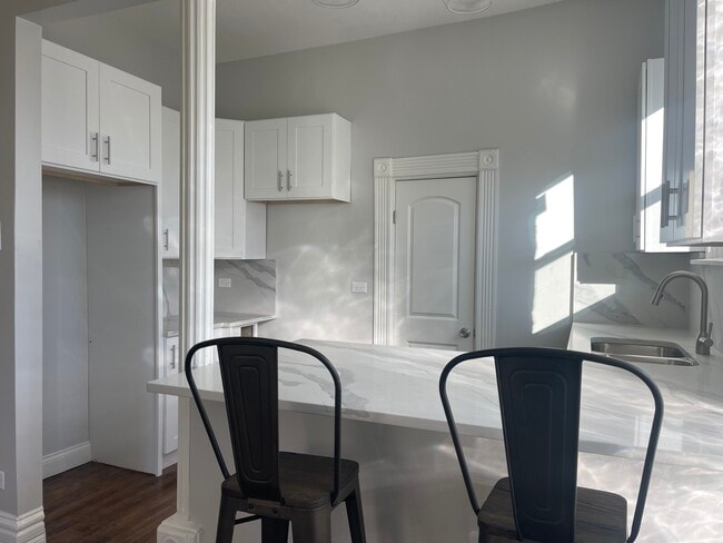 Building Photo - 3214 W Division St