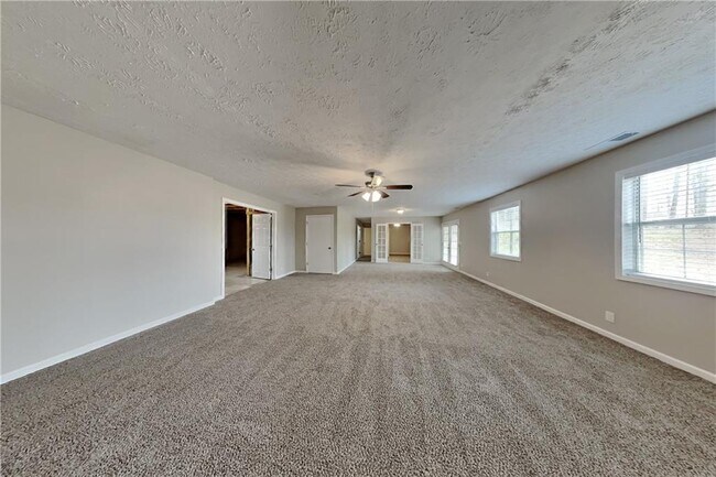 Building Photo - 5493 Riverchase Dr