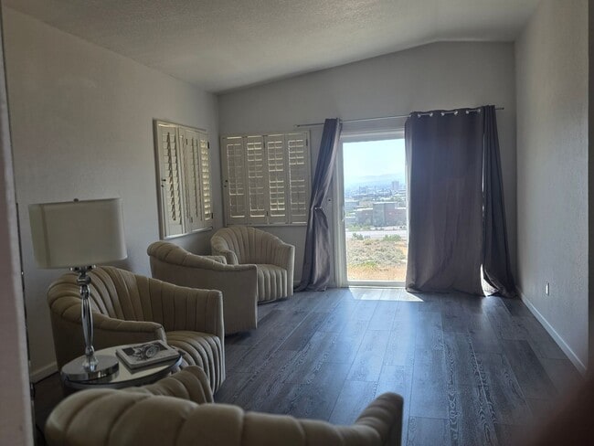 Building Photo - 774 Diogenes Dr