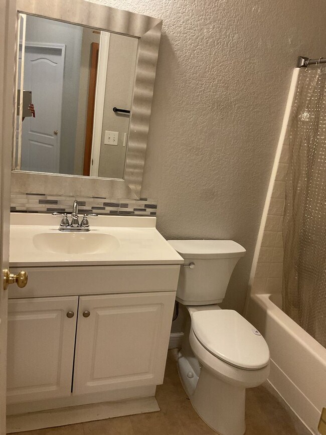 Building Photo - North Yuba City 3 bd 2 bath Home with solar
