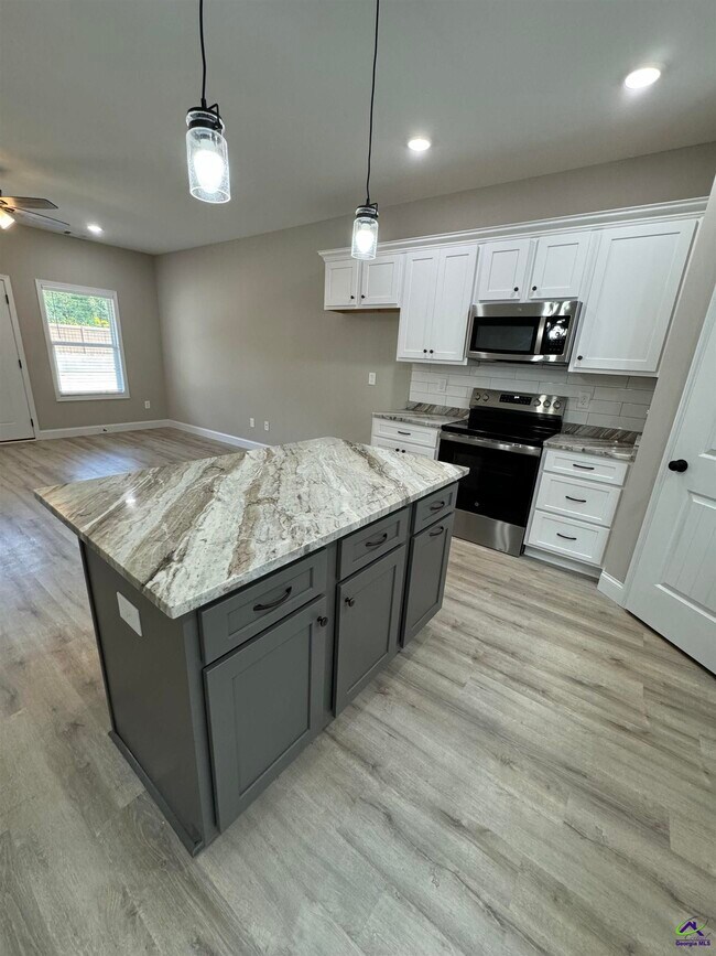 Building Photo - 312 Beau Claire Cir