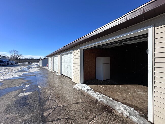 Building Photo - Noble Estates |||