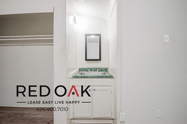 Building Photo - 627 Normandie Ave