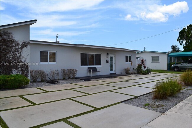 Building Photo - 3221 SW 93rd Pl