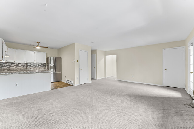 Building Photo - 137 Weedon Ct