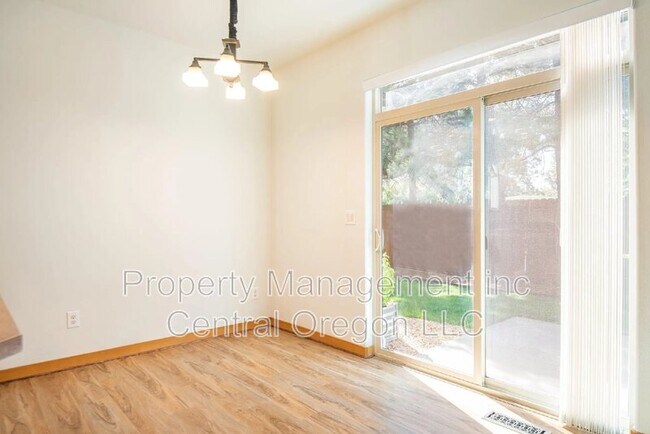 Building Photo - 20269 Knightsbridge Pl