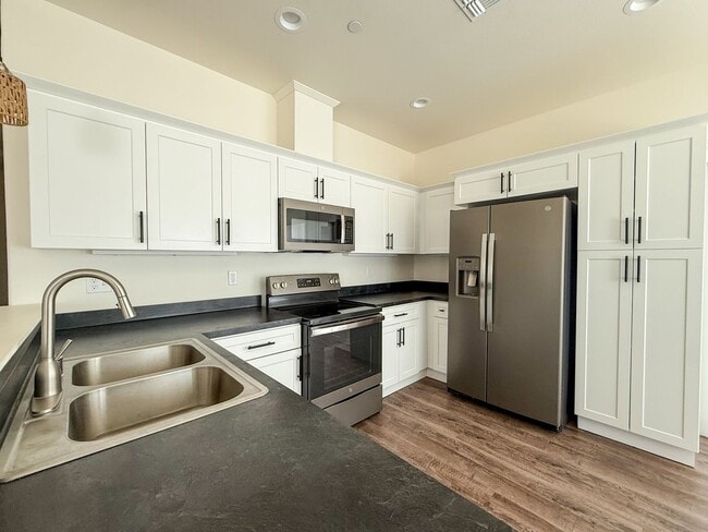 Building Photo - 29 Palms Home with Solar