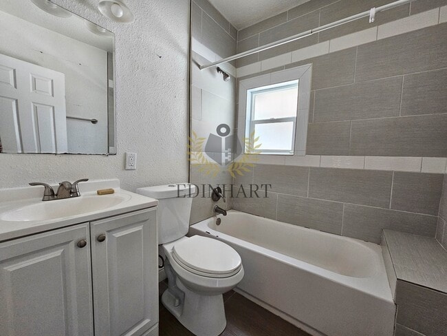 Building Photo - 915 N Harrison Ave