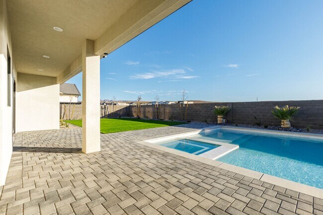 Building Photo - Brand New 6 Bed 4 Bath Rental with pool Near Sand Hollow!