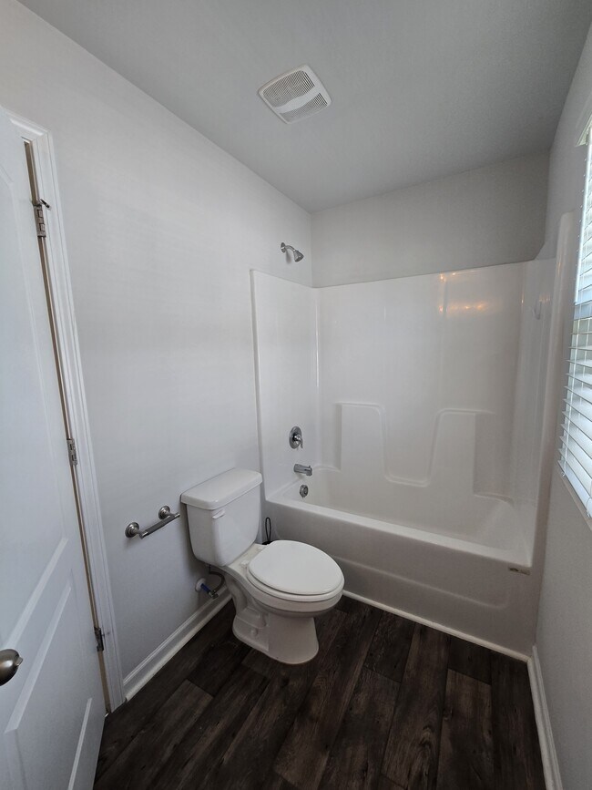Building Photo - 129 Maple Tree Ln