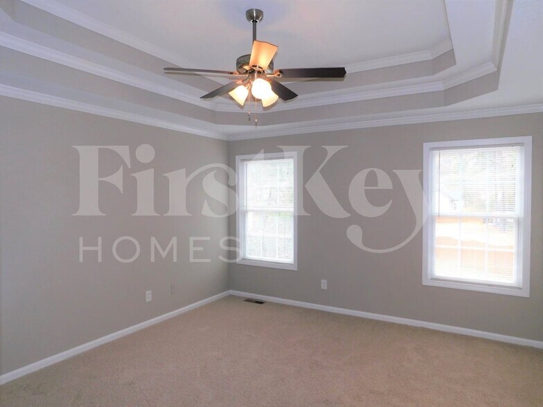 Building Photo - 4040 Oglesby Rd