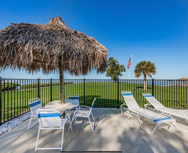 Building Photo - 610 Windrush Bay Dr