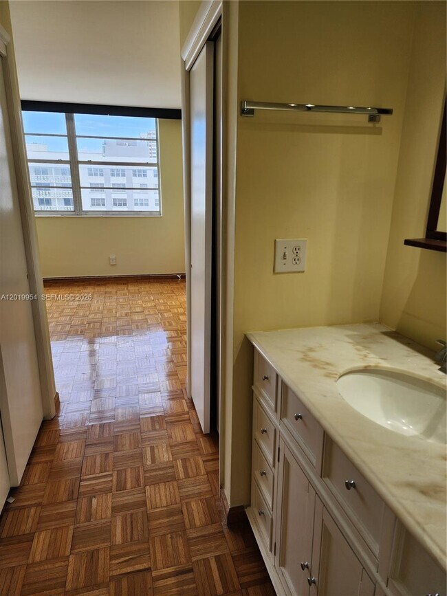 Building Photo - 3161 S Ocean Dr