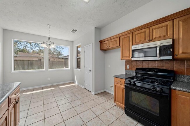 Building Photo - 16935 Valley Palms Dr