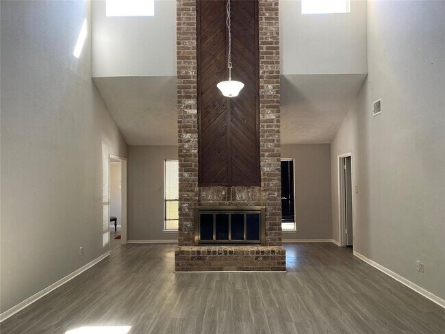 Building Photo - 2734 Colony Dr