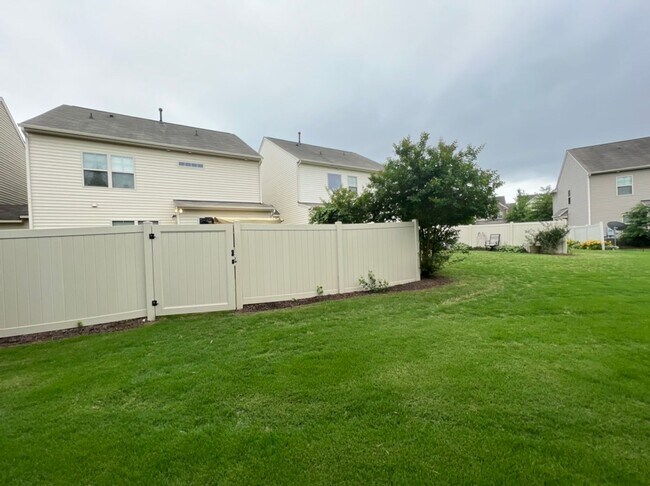 Building Photo - Gorgeous 3 bedroom home near Brier Creek and RTP!