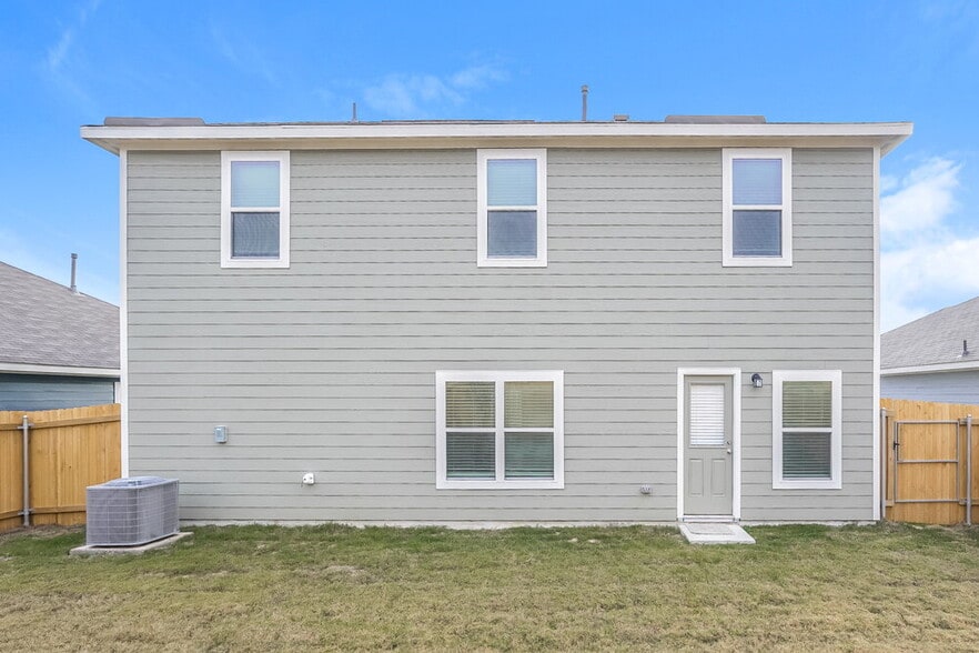 Building Photo - 1317 Woodwinds Dr