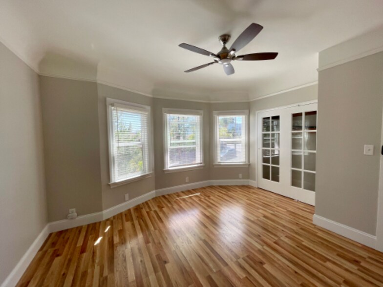 Building Photo - 210 Frisbie St