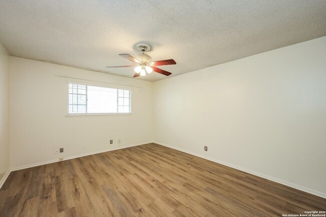 Building Photo - 3647 Pinebluff Dr