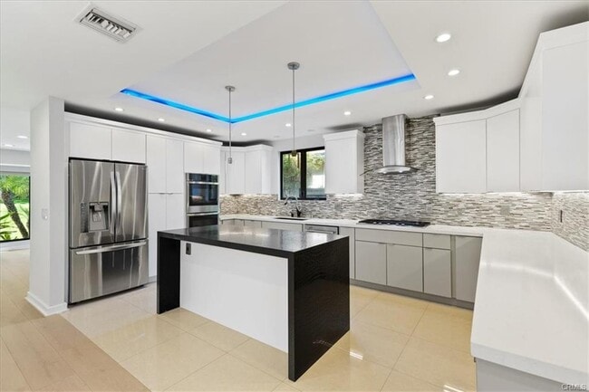 Building Photo - 15221 Valley Vista Blvd