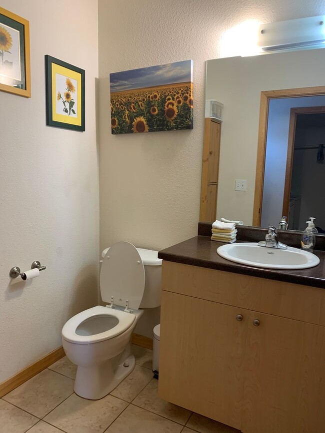 Building Photo - Beautiful 4 Bedroom, 3.5 Bath Home For Ren...