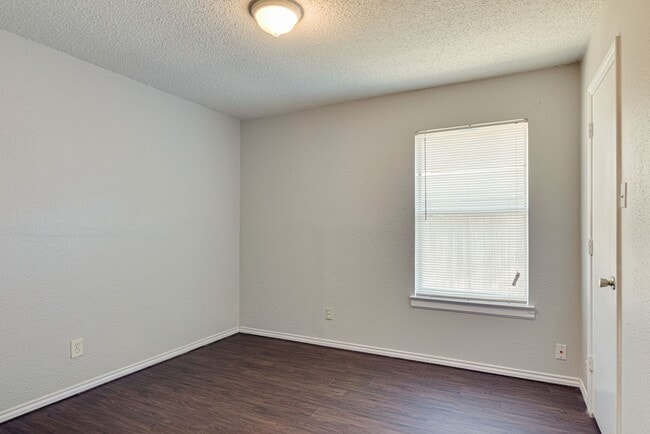 Building Photo - Updated 2022