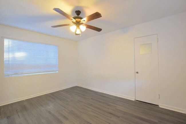 Building Photo - 1 br, 1 bath House - 2314 Formosa Ave