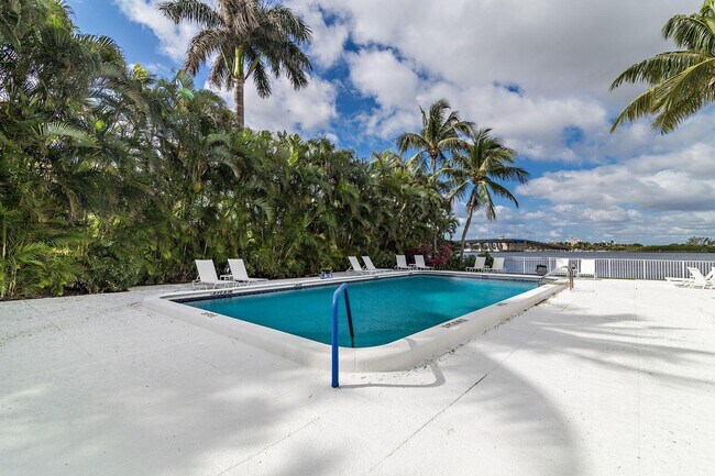 Building Photo - 2860 S Ocean Blvd
