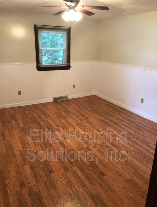 Building Photo - 108 E Buck Ave