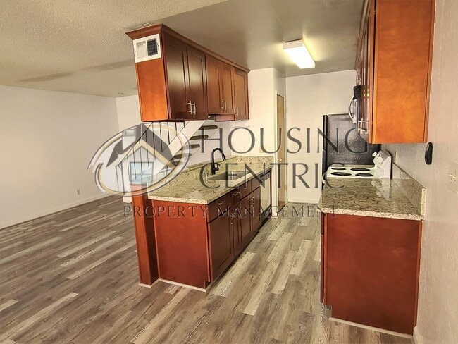 Building Photo - 9013 Montoya St