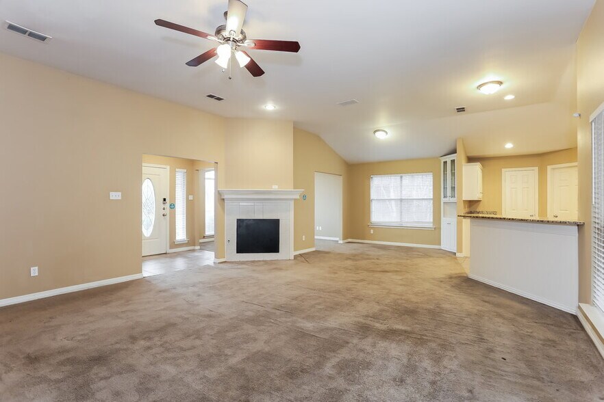 Building Photo - 700 Havencrest Dr