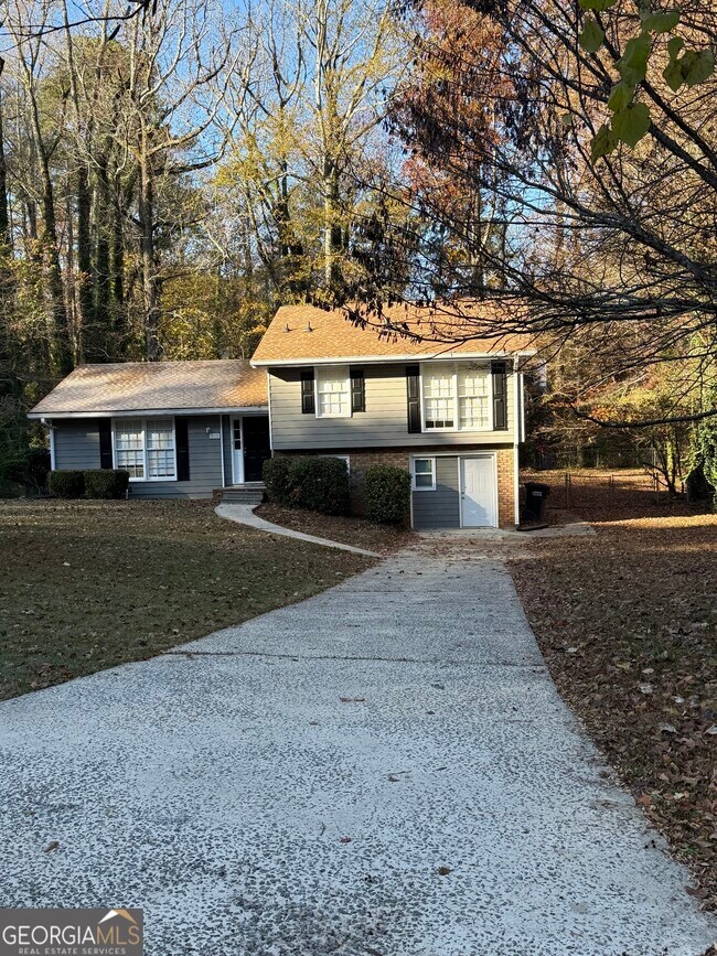 Building Photo - 4678 N Springs Ln