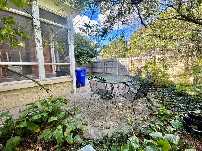 Building Photo - 290 E Deshler Ave