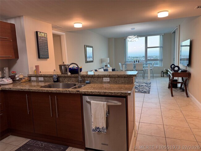 Building Photo - 2681 N Flamingo Rd
