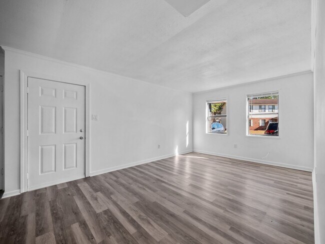 Building Photo - Ravenwood Apartments!!