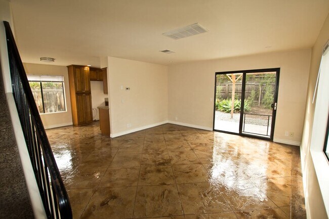 Building Photo - Beautiful 4BR/3 Full BA single family home with large yard