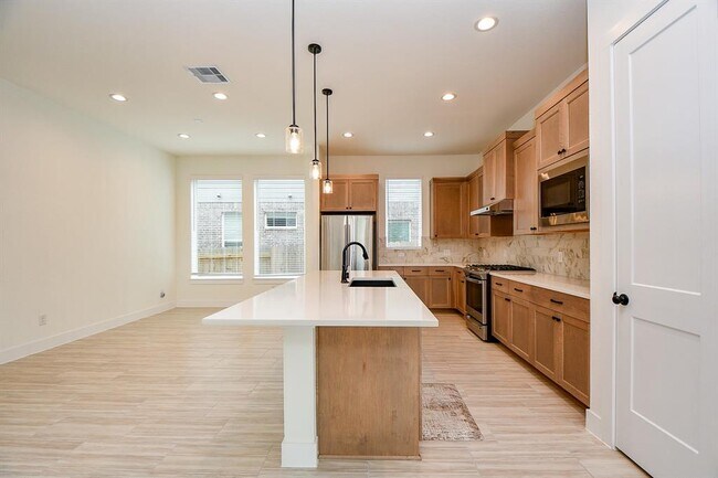 Building Photo - 7319 Bayberry Crescent Ln